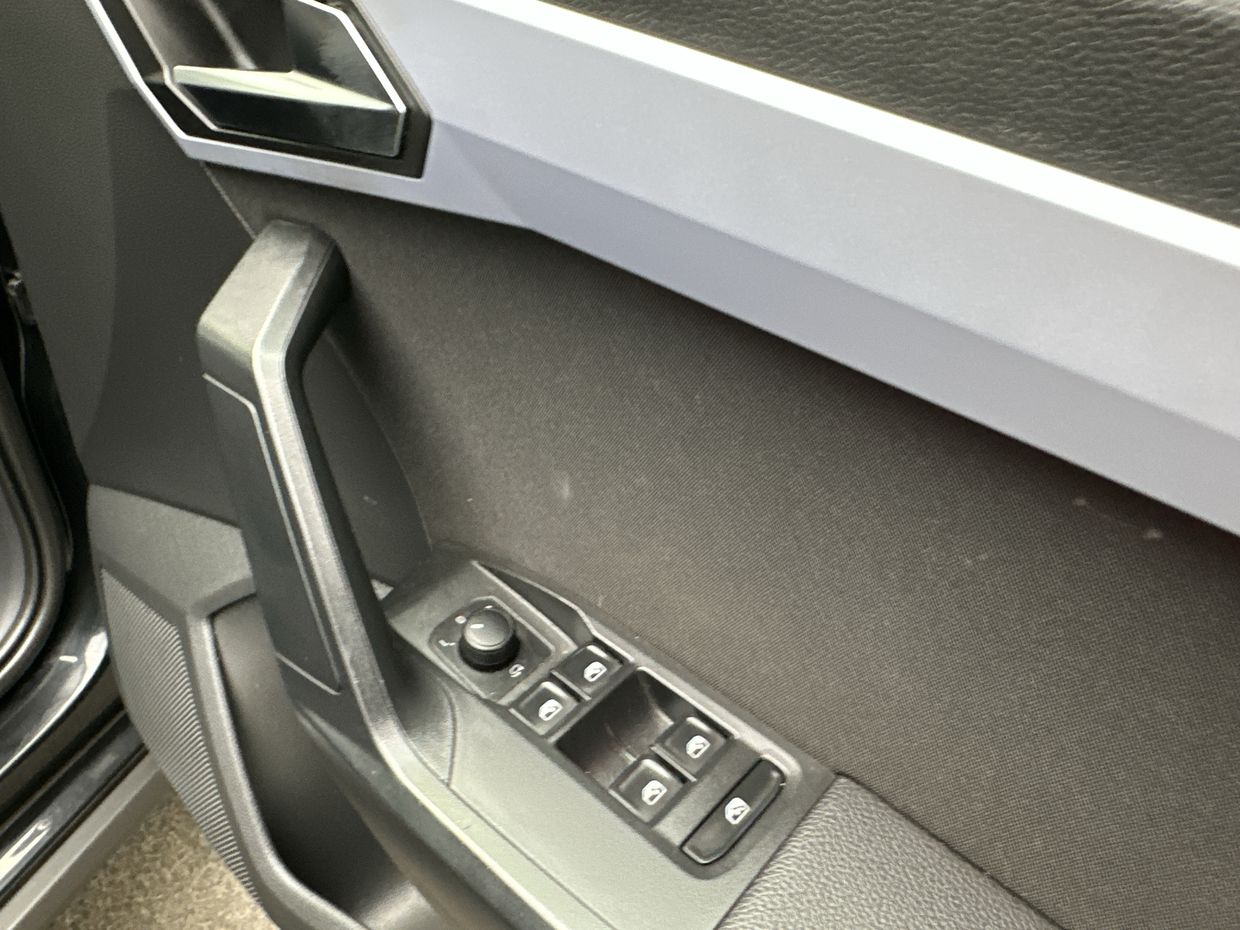SEAT ARONA Photo 16