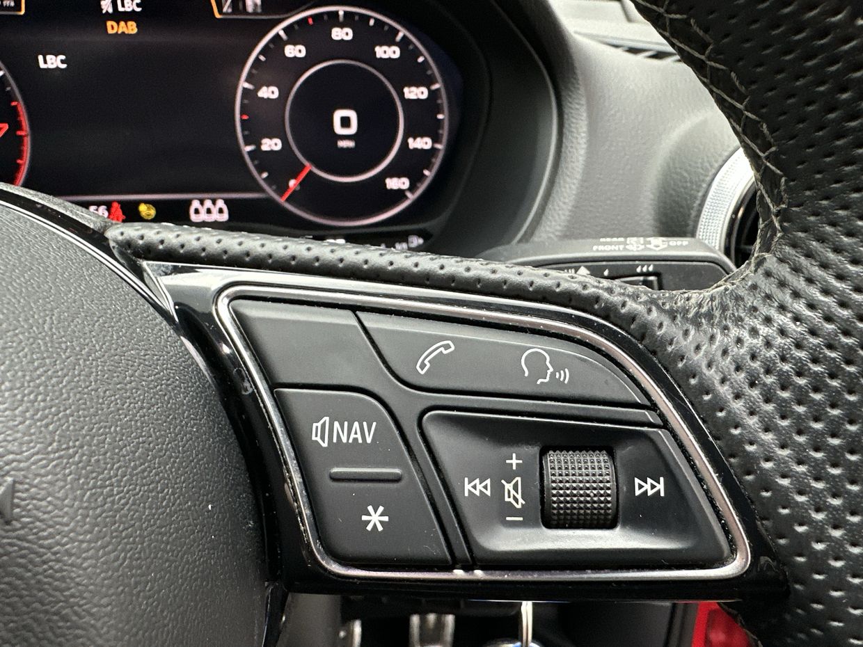 Audi Q2 Photo 11