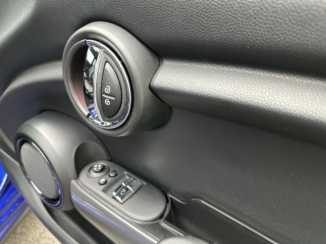 MINI Cooper Photo 16