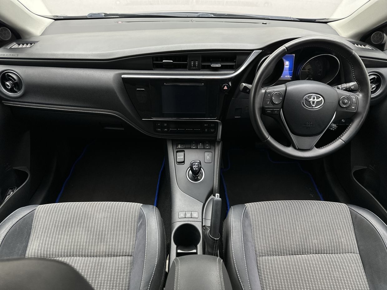 Toyota Auris Photo 14