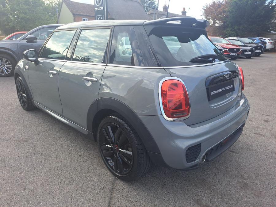 MINI Hatch Photo spincar-7fd2a53ab3770ab200505b9aa1be5dc26955bd88.jpg