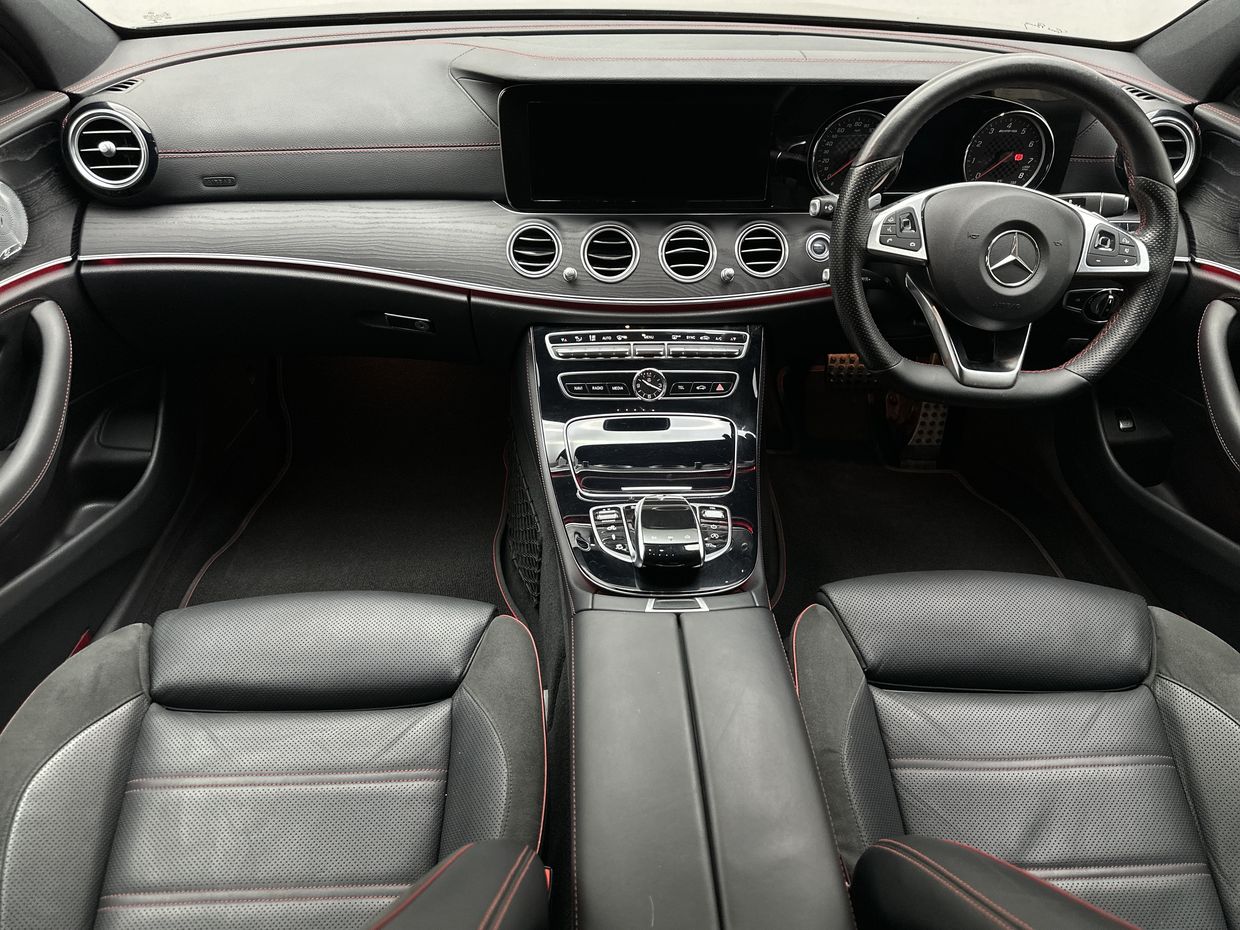 Mercedes-Benz E CLASS Photo 15