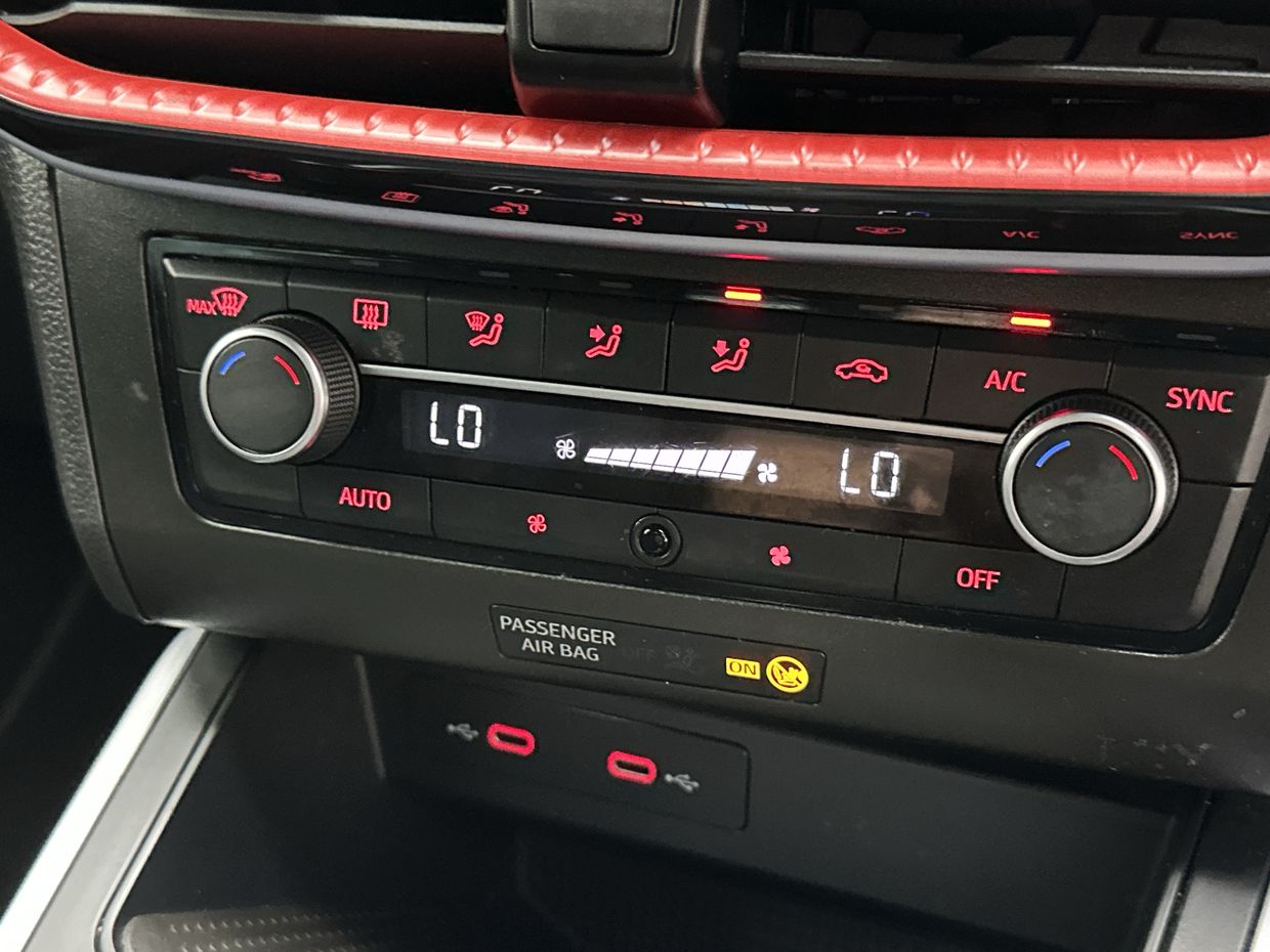 SEAT ARONA Photo 13