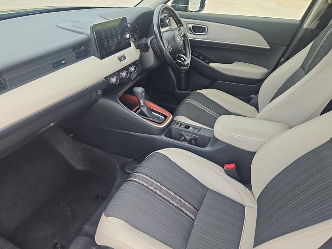 Honda HR-V Photo spincar-8ce85a6e9a607d8375932bc8ee59f0c4383800d7.jpg