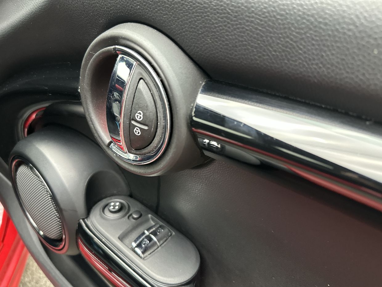 MINI Cooper Photo 16