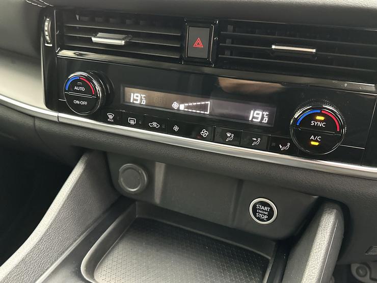 Nissan QASHQAI Photo spincar-8e89a7c2ba773efcfd66e29e2456bb9fe2d73815.jpg