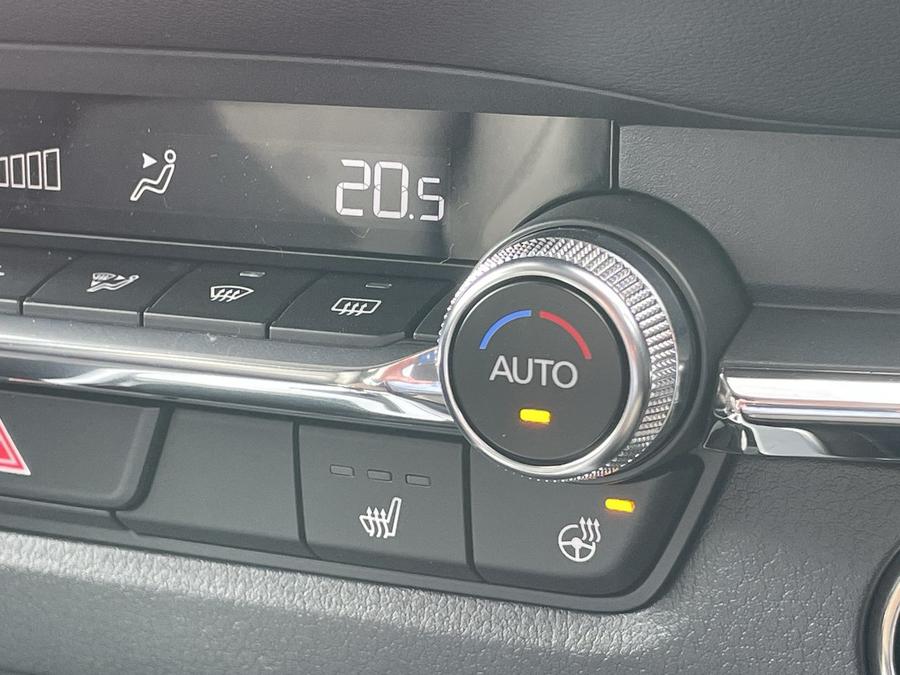 Mazda CX-30 Photo spincar-8efb4e9f2ebf053efd4ef51be26e7ccf42c6541b.jpg