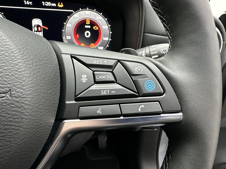 Nissan JUKE Photo spincar-8ff1e1626a0d06b7d7be8c209acca80b83745f10.jpg