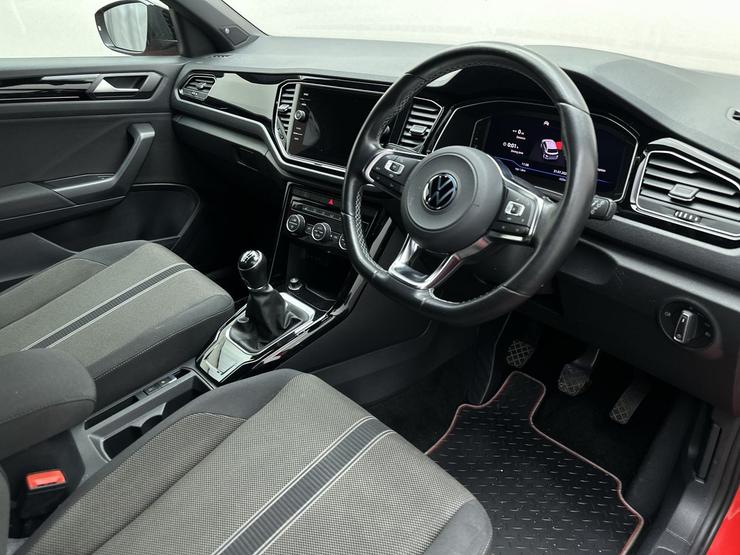 Volkswagen T-Roc Photo spincar-90e941c1c8b49062367fbf9bccbe2d702c4a906a.jpg