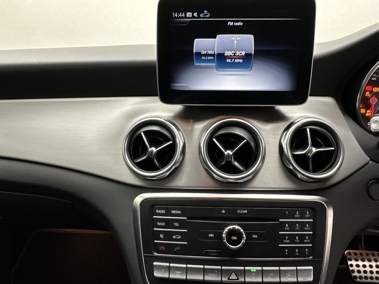 Mercedes-Benz Gla Photo 12