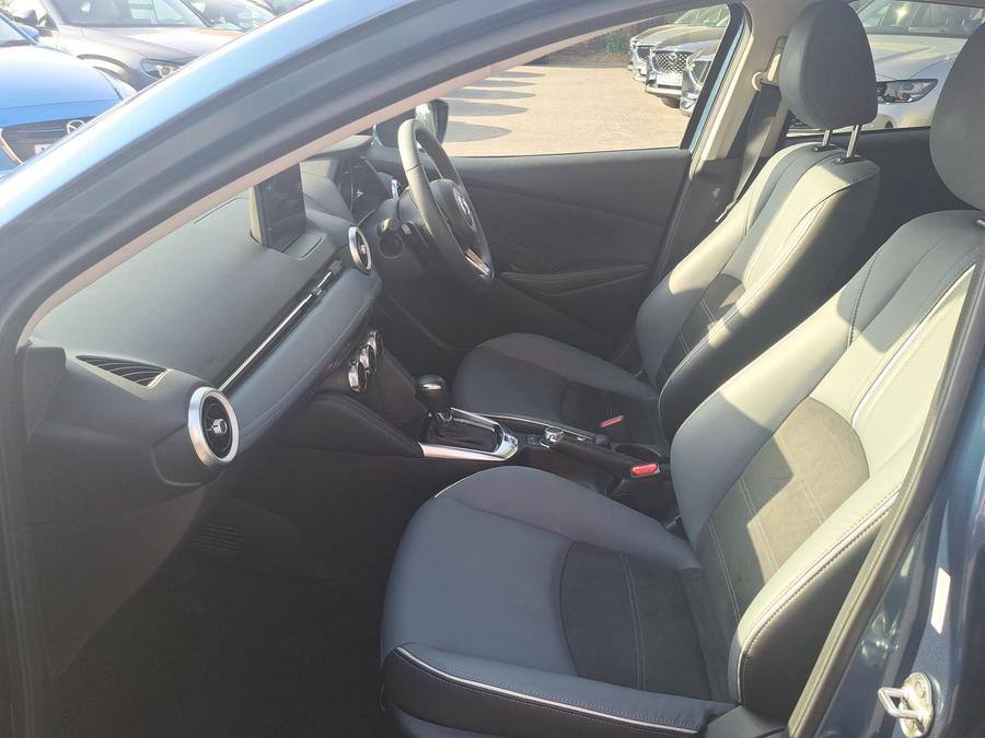 Mazda Mazda2 Photo spincar-9a2ba8c262f5b6f6d5b288d0c4d18412d835de3f.jpg