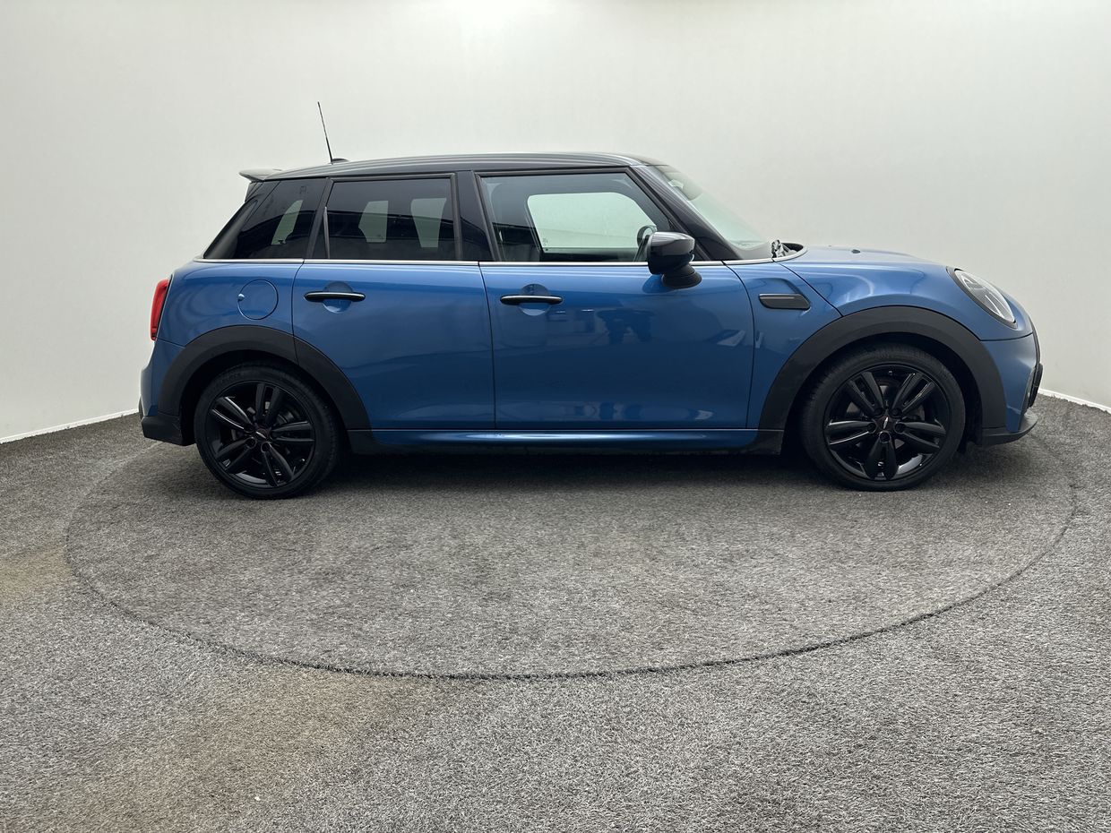 MINI HATCHBACK Photo 8