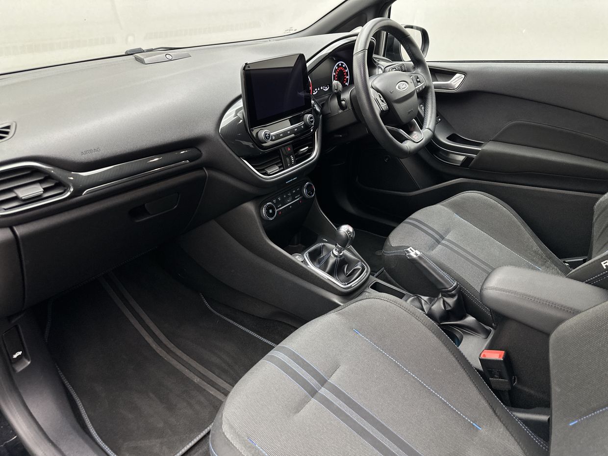Ford Fiesta Photo 18