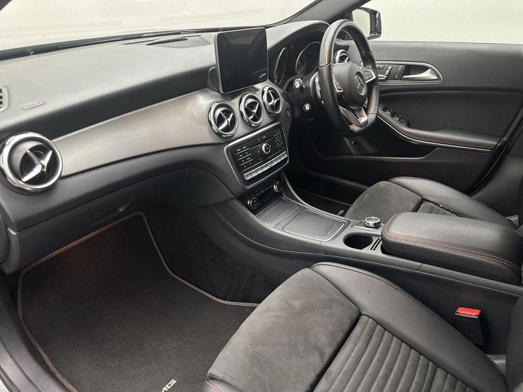 Mercedes-Benz Gla Photo spincar-abc51e853d1714989a9f9c208608f1a40f728982.jpg