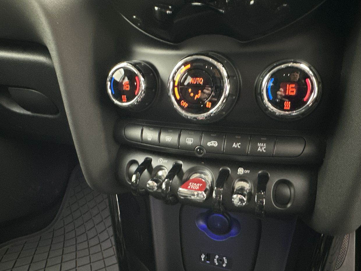 MINI Cooper Photo 12