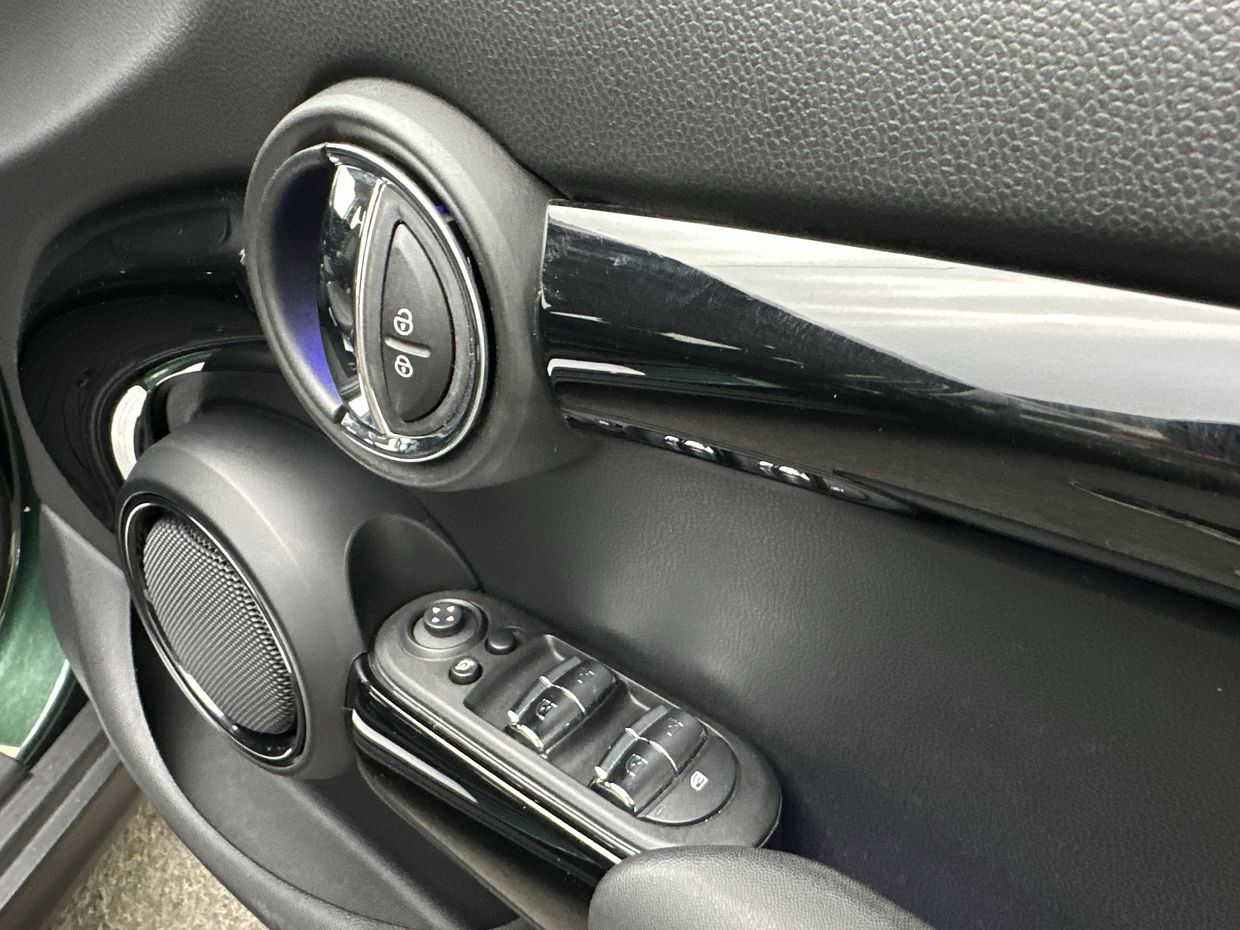 MINI Cooper Photo 16