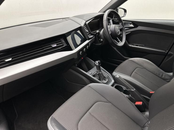 Audi A1 Photo spincar-b55981536edfc1afbe675f390103320e8412891e.jpg