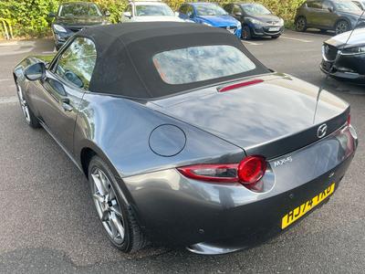Mazda MX-5 Photo 16