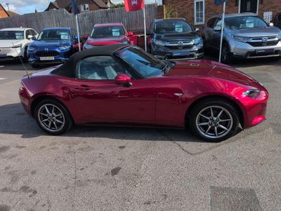 Mazda MX-5 Photo 12