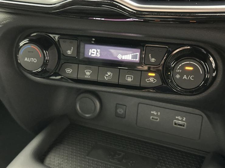 Nissan JUKE Photo spincar-b9ca6a308180fd69a46e34b9b02de8a5d582338d.jpg