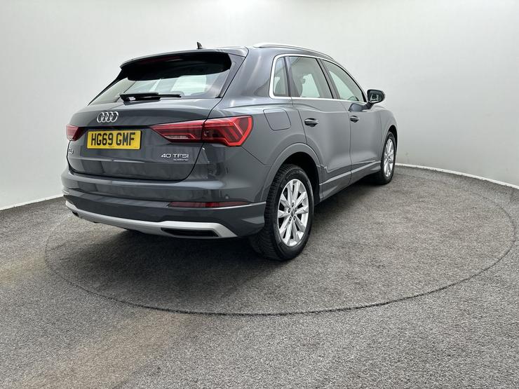Audi Q3 Photo spincar-ba2d968faac0853357fdb0dd23b6aa485f1c0b92.jpg