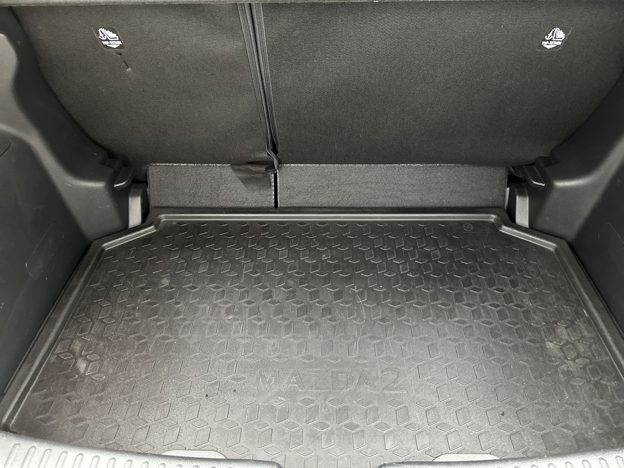 Mazda 2 Hybrid Photo 19