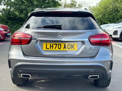 Mercedes-Benz GLA Photo 16