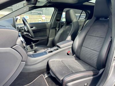 Mercedes-Benz GLA Photo 13