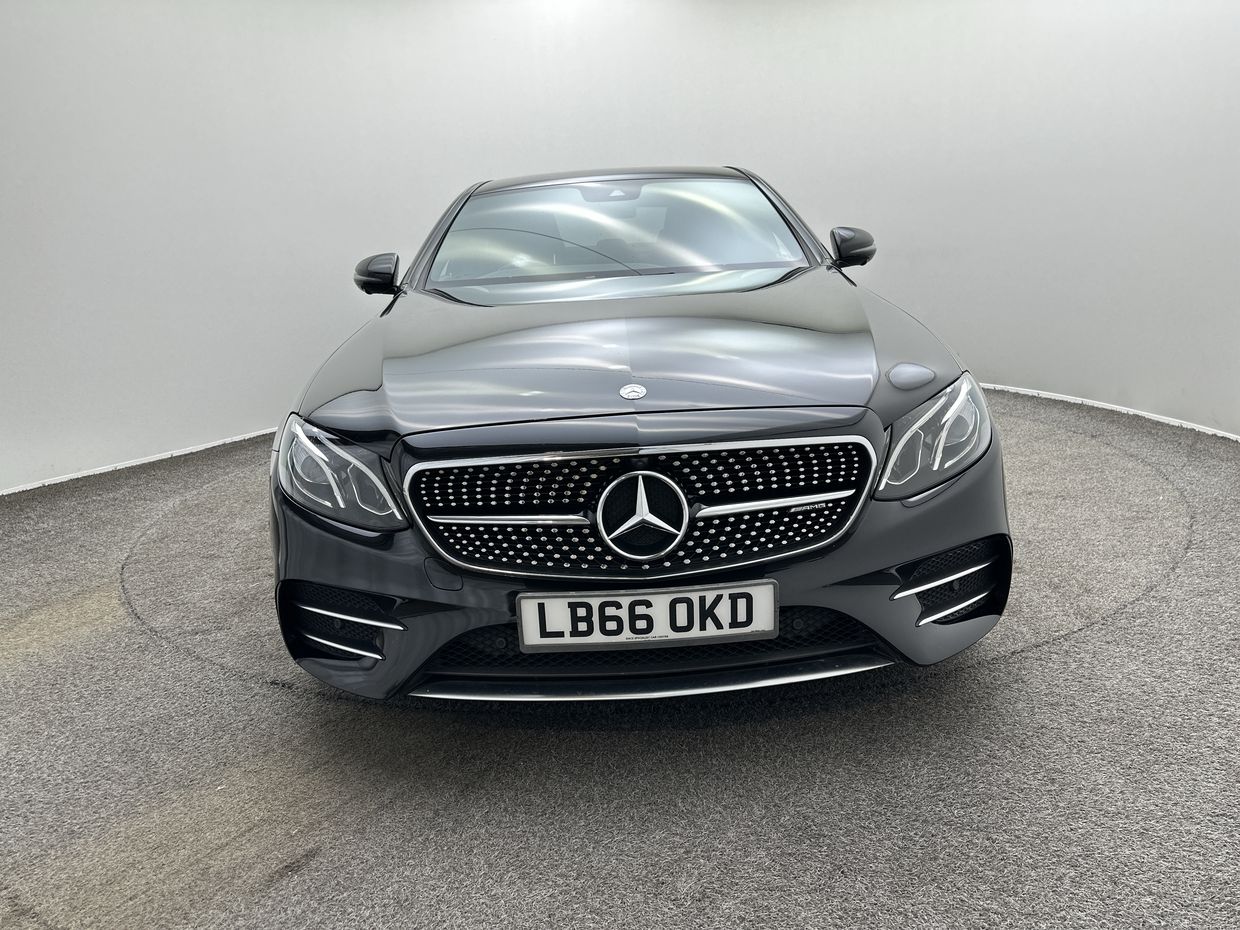 Mercedes-Benz E CLASS Photo 2