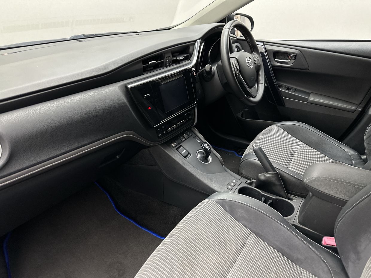 Toyota Auris Photo 18