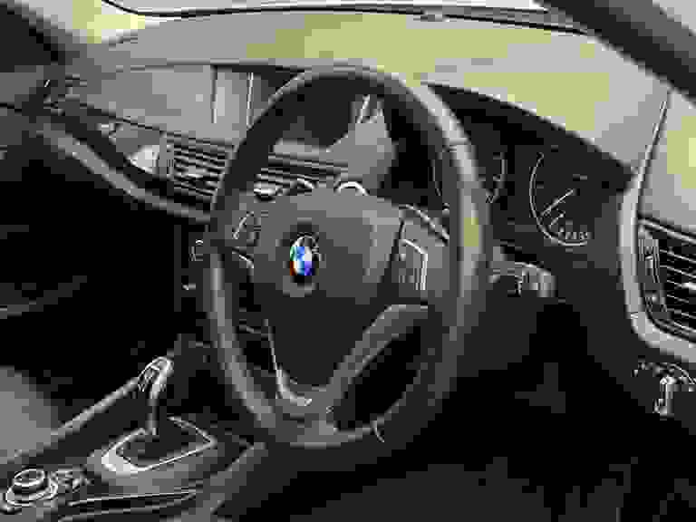 BMW X1 Photo spincar-ca2e80896116b97fa441b3df8ae1b7bcb356d836.jpg