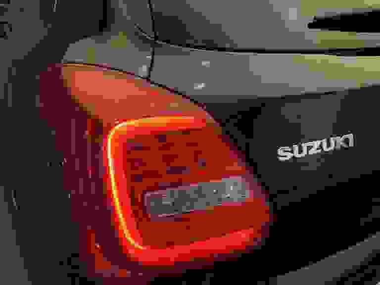 SUZUKI SWIFT Photo spincar-cb2eed5f3efa68d7cb9db54300ba71f7ae0e2953.jpg