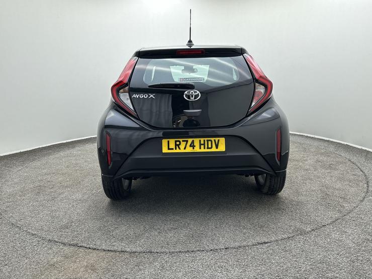 Toyota AYGO X Photo spincar-cdb6ec96aaedfbf10aa6872fb340c2c5cb660e10.jpg