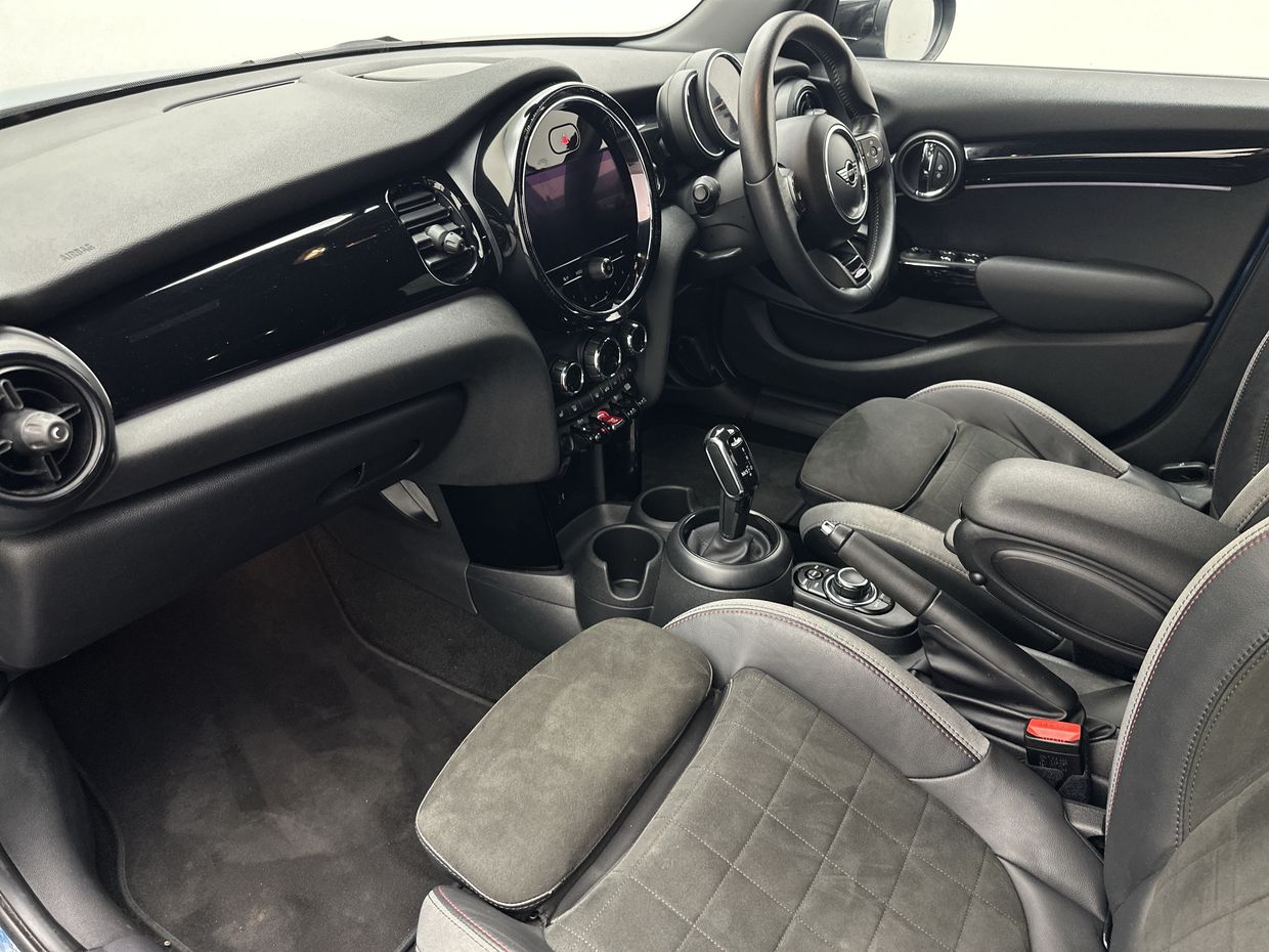 MINI HATCHBACK Photo 17