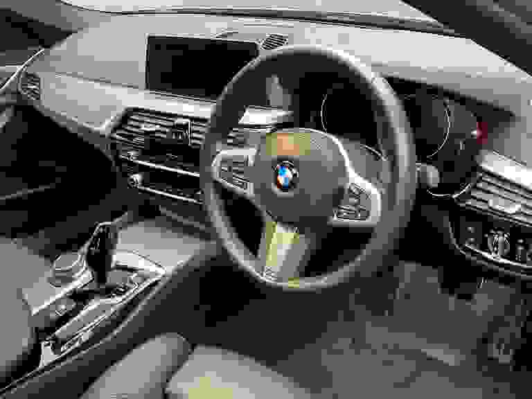 BMW 5 SERIES Photo spincar-cfeadcb7c40b3be5541781a140f194685f7a9c04.jpg