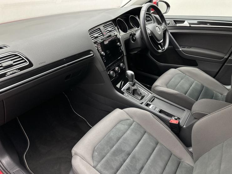 Volkswagen GOLF Photo spincar-d16491e1f795c800fb4346126c8db6e6d0c13f59.jpg