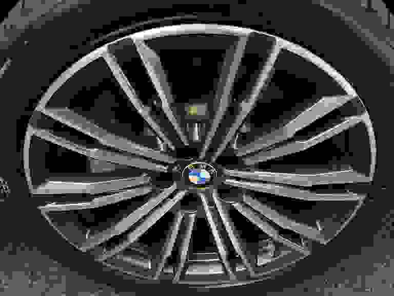 BMW 3 SERIES Photo spincar-d6b90342fec34a6451bd550c963caa76c8d9f2e3.jpg