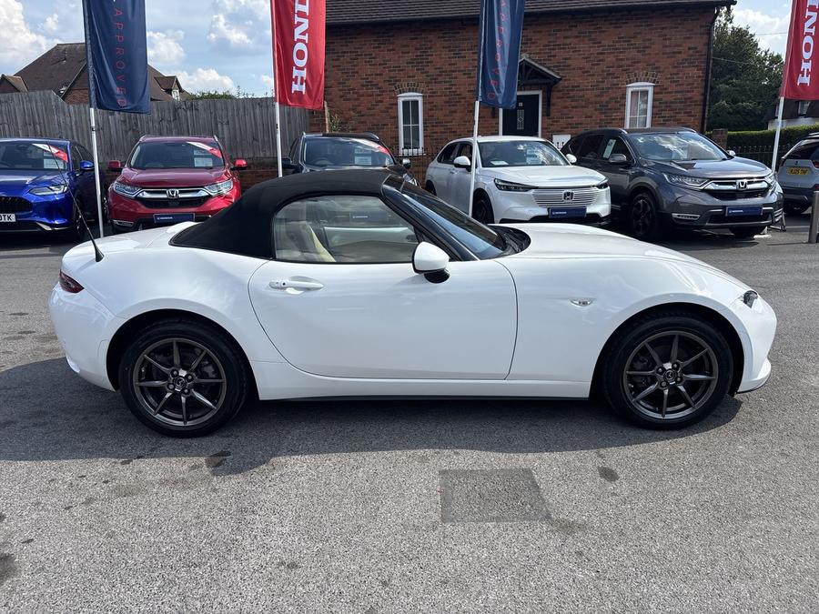 Mazda MX-5 Photo spincar-d98b114059b400f9b4fa13181f7ef0644d2b0442.jpg