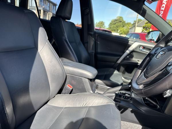 Toyota RAV4 Photo 36