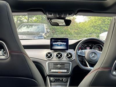 Mercedes-Benz GLA Photo 32
