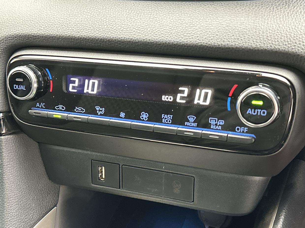 Mazda 2 Hybrid Photo 12