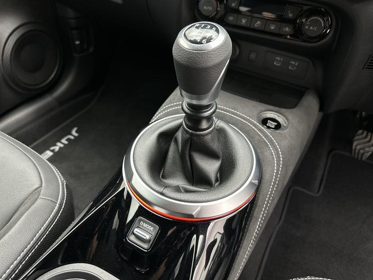 Nissan JUKE Photo spincar-de2a1f7049214bdcc9af7d5ddaff9293d6b815a1.jpg