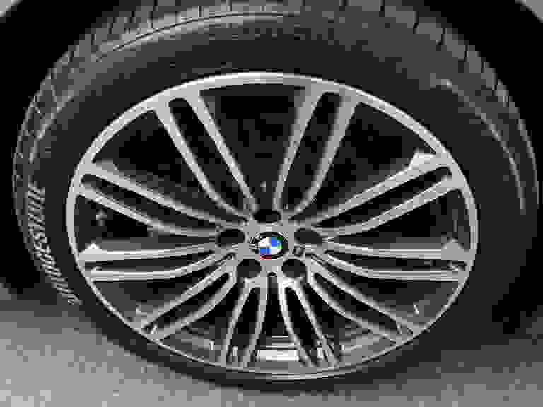 BMW 5 SERIES Photo spincar-de3c898cfb1f56072ed36b63ba823a7d7e42fee5.jpg