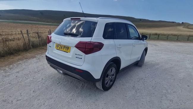 Suzuki Vitara Photo spincar-e27b314f1e0b2f4fb83057717fb36b7862bb9b28.jpg