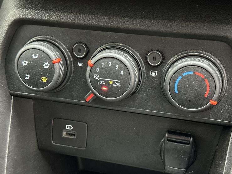 Dacia Sandero Photo spincar-e5684f5de7531d8c849d8798a1d94852b2c5451f.jpg