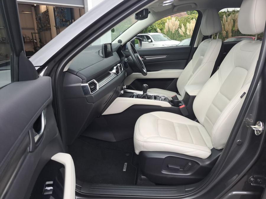 Mazda CX-5 Photo spincar-e5aa139b41353f120a31fe7971a3341f838b738e.jpg