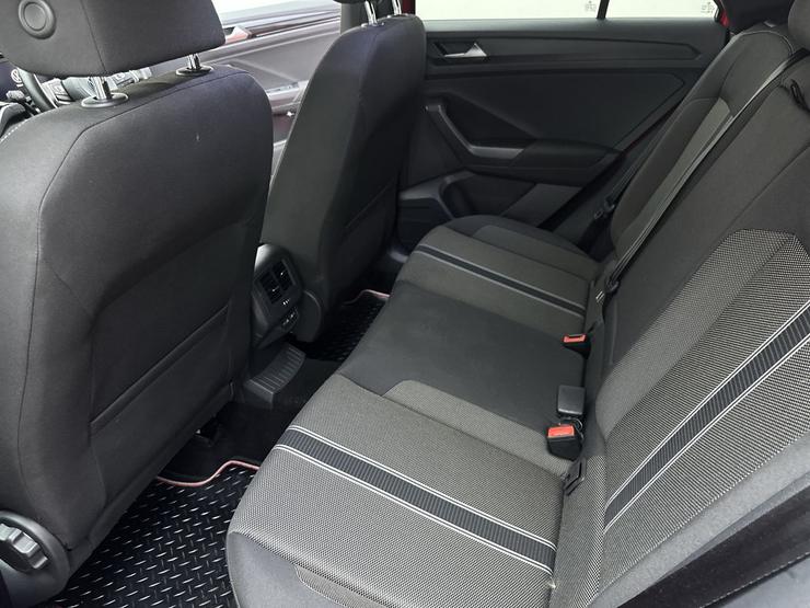 Volkswagen T-Roc Photo spincar-e65fbdb0793642062d190b15c4617f6f4d889402.jpg