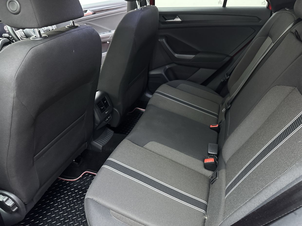 Volkswagen T-Roc Photo 17