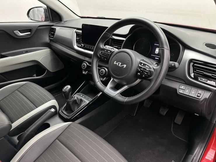 Kia Stonic Photo spincar-e6c3a7b9d0d28d0be5e985ee1e1228c862d2fad4.jpg