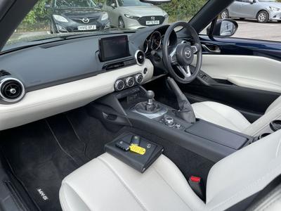 Mazda MX-5 Photo 19